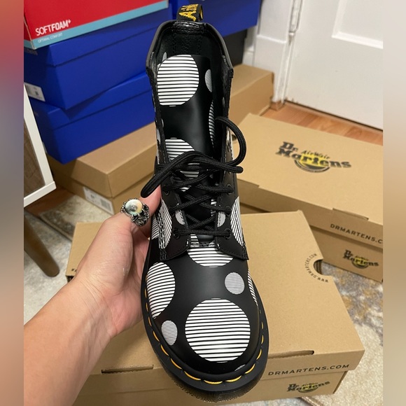 NIB Women’s Size 7 Dr. Martens 1460 Polka Dot Smooth Leather 8-Eye Lace Up Boots - Picture 9 of 15